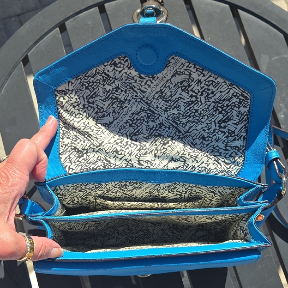 Elegant Blue Crossbody Bag - Picture 6 of 6